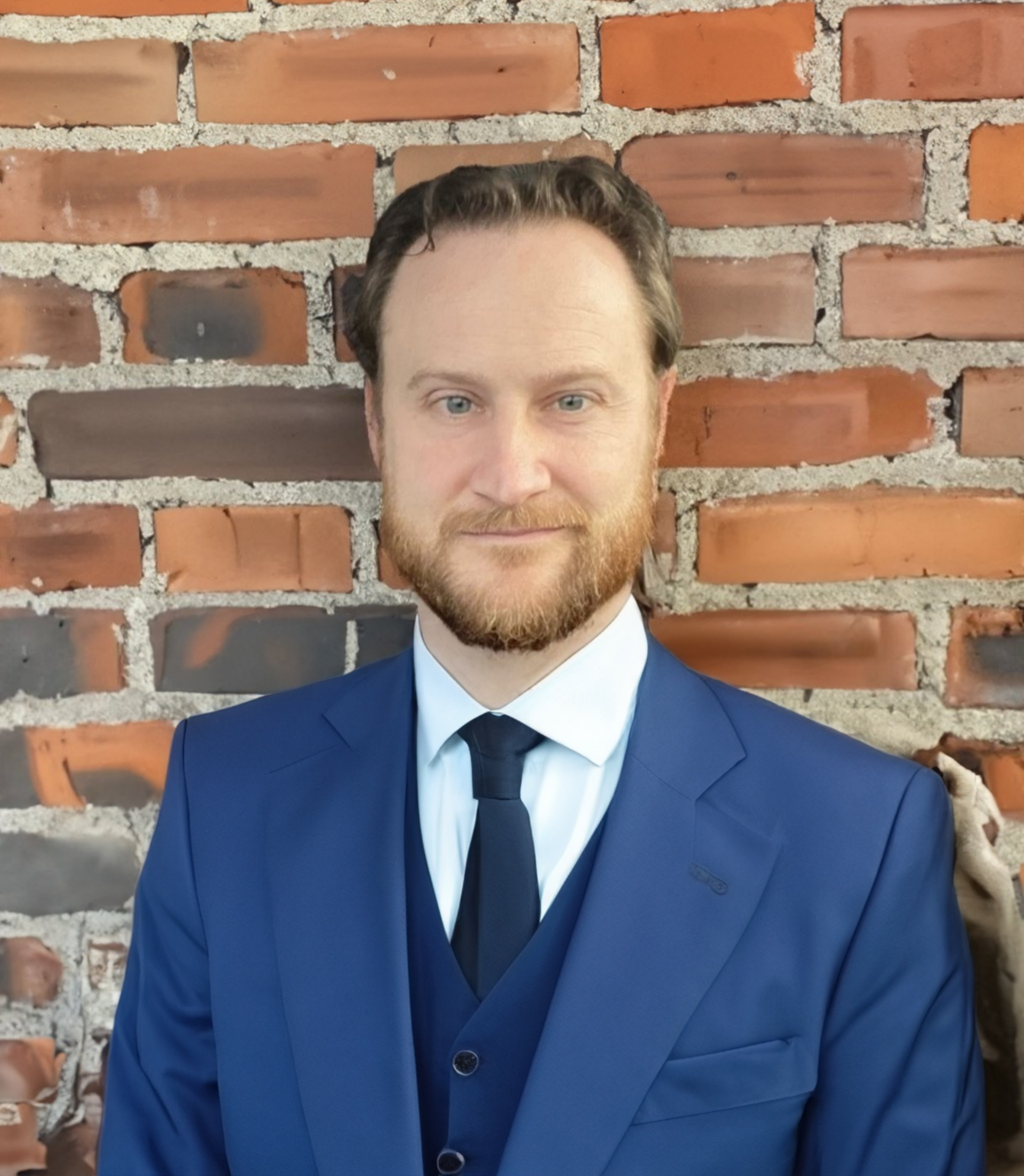 AAron Davis Headshot 2024 Cropped - 2Mb